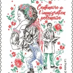 Timbre célébrant le centenaire de l'immigration polonaise. À l’issue de la Grande Guerre, tandis que la Pologne renaît en tant qu’Etat indépendant, la France compte ses morts, ses blessés, ses terres dévastées et ses mines hors d’usage à l’issue des combats. D’où l’appel à des bras étrangers. Les gouvernements des deux pays signent, le 3 septembre 1919, une convention d’immigration qui prévoit un recrutement collectif, des contrats de travail et l’égalité des salaires avec la main-d’œuvre française. Ainsi des trains et des bateaux vont-ils amener, semaine après semaine, des familles issues des campagnes surpeuplées du nouvel espace polonais, des gens venus gagner leur pain (za chlebem) et qui ne parlent pas français. Se joignent à eux des compatriotes ayant transité par le bassin de la Ruhr où ils ont appris le métier de mineur. Dans la convention signée avec la Pologne, la France obtient le droit d’effectuer le recrutement sur place. La sélection des candidats repose sur des critères médicaux, car le pays d’accueil veut des hommes robustes, des femmes jeunes et saines. Ouvert en 1923, le centre de rassemblement de Myslowice (Haute Silésie) passe aux mains de la Société générale d’immigration (SGI), organisme patronal qui gère l’envoi de centaines de milliers de Polonais dans tous les métiers demandeurs de main-d’œuvre. A part ceux qui empruntent la voie maritime par la Baltique et arrivent à Dunkerque ou au Havre, c’est de Myslowice que part l’essentiel des convois. Après quelques jours de voyage en train, les Polonais posent le pied à Toul (Meurthe-et-Moselle) où leur contrat de travail est complété avec le lieu d’affectation. Les Polonais recrutés sur contrat n’imaginent pas finir leurs jours en France. Ils aspirent à rentrer chez eux dès qu’ils pourront y trouver un emploi décent ou quand ils auront réalisé les économies nécessaires à l’achat d’un terrain à cultiver, les mettant à l’abri de la faim. En attendant, ils entreprennent de reconstituer un milieu national, avec un succès plus ou moins grand selon le degré de concentration des implantations ouvrières.- Vie religieuse - Presse polonaise - L’école avec cours supplémentaires pour apprendre à lire et écrire en polonais- Via associative et culture populaire : sports, musique et théâtre. Pour le timbre-poste : - La femme reprends tenues traditionnelles polonaises de la ville de Cracovie.